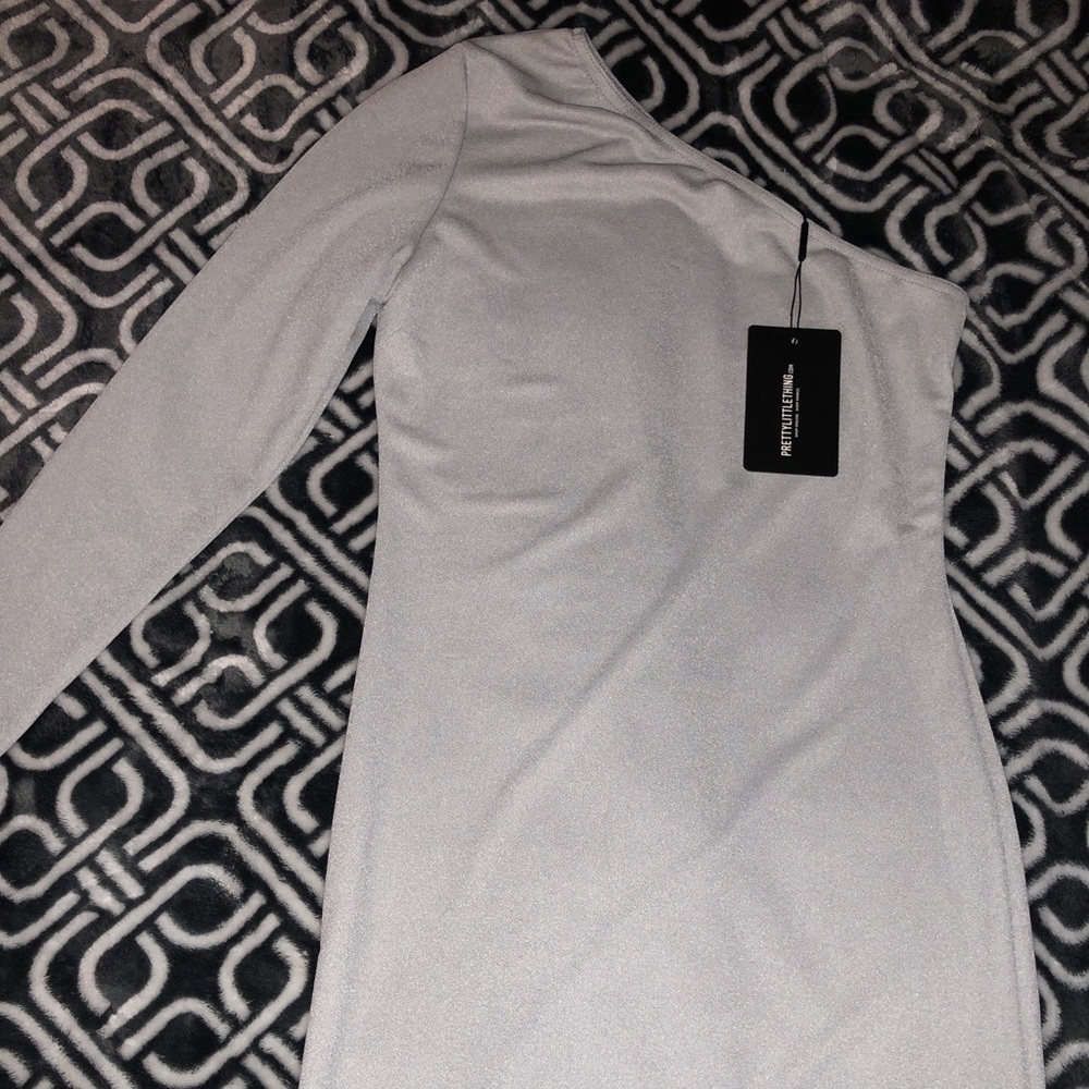 Prettylittlething Grey one sleeve dress ✨